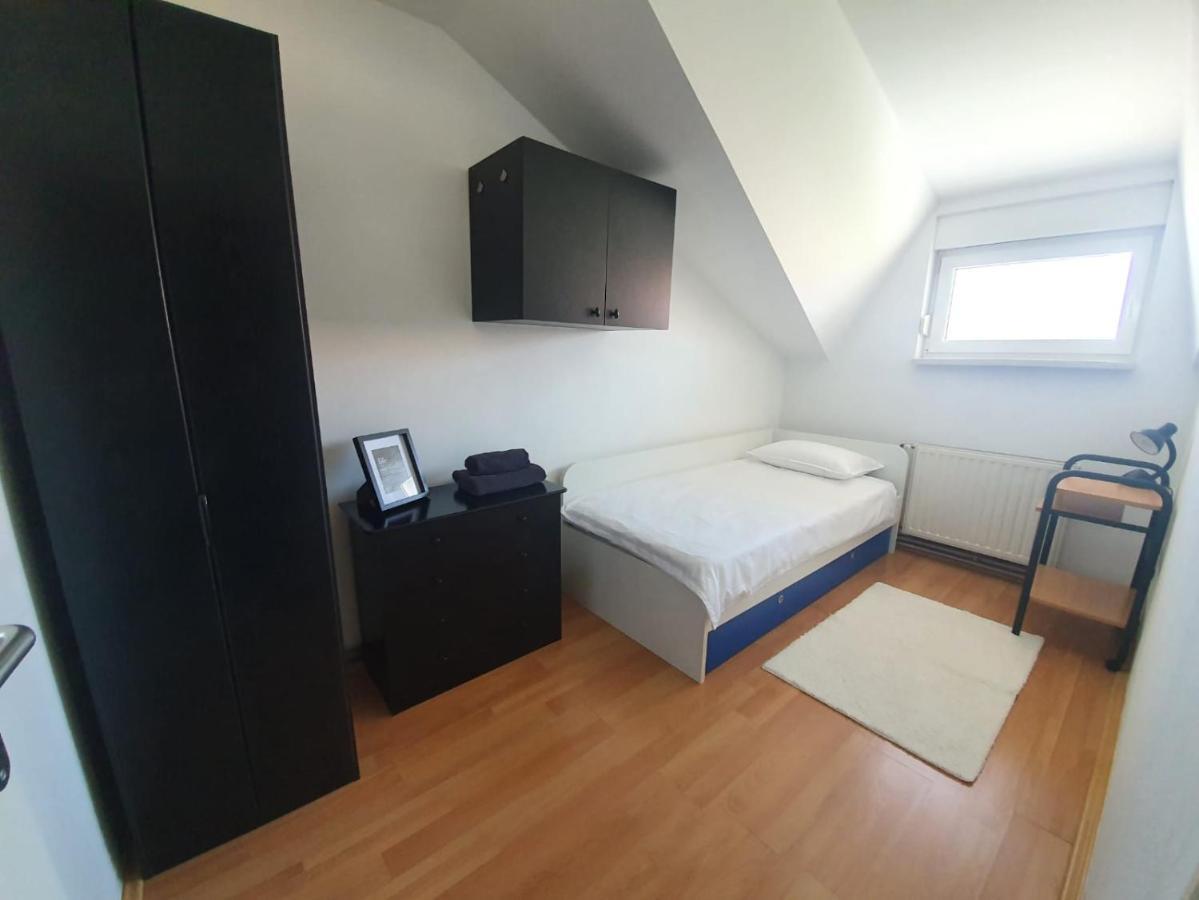 Apartment Lily Near Zagreb Airport Velika Gorica Eksteriør bilde